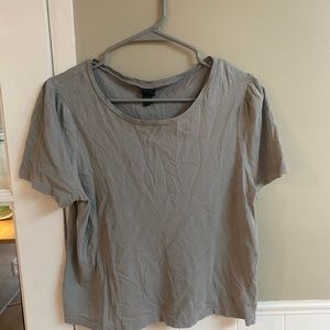 Gray t shirt